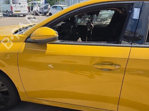 Used Left front door PEUGEOT 208 II (UB_, UP_, UW_, UJ_) 1.5 BlueHDI 100 (102 hp) 26048079