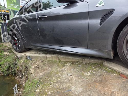 Used Right sideskirt Right sideskirt ALFA ROMEO GIULIA (952_) 2.9 Quadrifoglio (952AAM24) (510 hp) 33844831 33844831