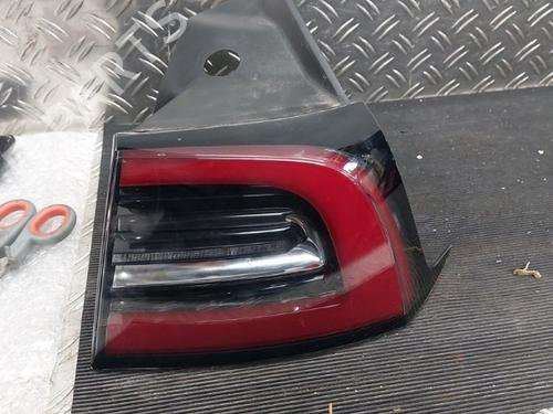 Used Right taillight Right taillight TESLA MODEL 3 (5YJ3) EV AWD (351 hp) 32044901 32044901
