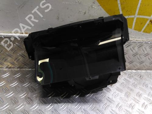 display-monitor-toyota-corolla-estate-_e21_-2019-27700704 main image