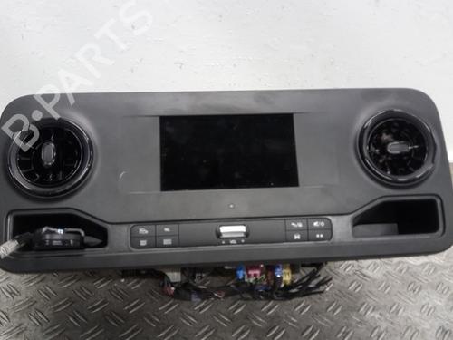 Used Radio MERCEDES-BENZ SPRINTER 3,5-t Tourer Bus (B907) 319 CDI (907.733, 907.735) (190 hp) 26045991