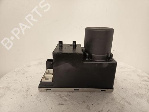 Used Central lock pump Central lock pump AUDI A4 B5 (8D2) 1.8 (125 hp) 33749098 33749098