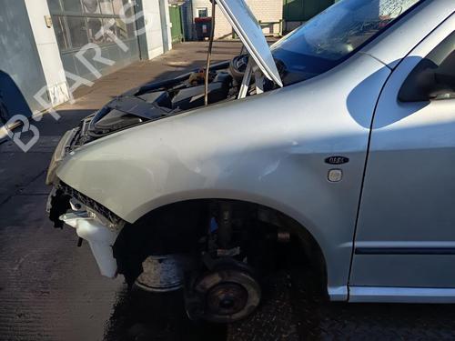 Forskærm venstre SKODA FABIA I (6Y2) 1.4 (60 hp) 32763827