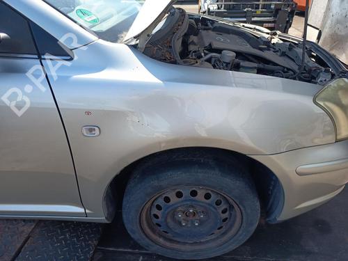 Guarda-lamas direito Guarda-lamas direito TOYOTA AVENSIS Estate (_T25_) 2.0 D-4D (CDT250_, CDT250R) (116 hp) 35996016 35996016