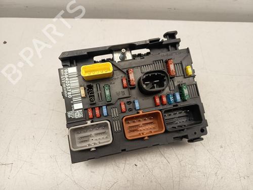 Used Fuse box Fuse box 38038793 38038793