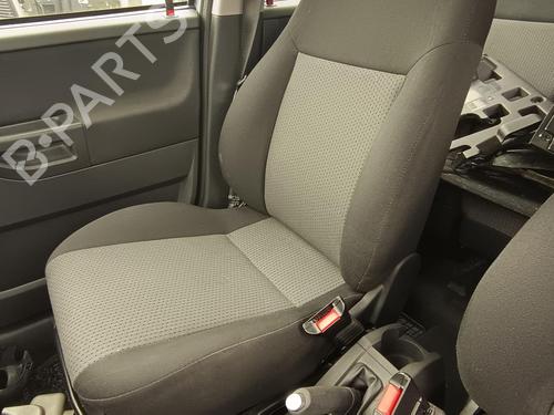Used Right front seat OPEL MERIVA A MPV (X03) 1.6 16V (E75) (100 hp) 32761593