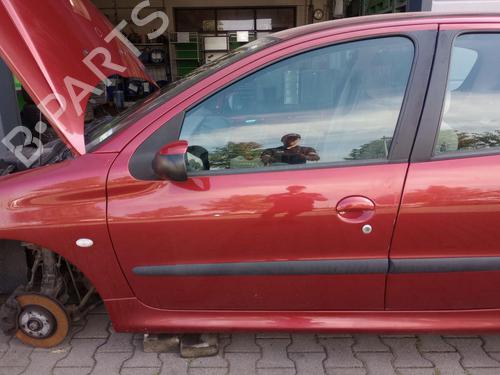 Used Left front door PEUGEOT 206 Hatchback (2A/C) 1.4 16V (88 hp) 27231553