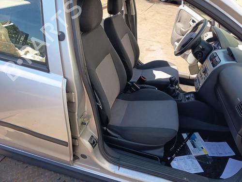 Asiento delantero derecho Asiento delantero derecho OPEL CORSA C (X01) 1.2 Twinport (F08, F68) (80 hp) 36141820 36141820