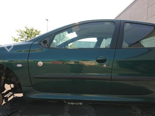 Used Left front door PEUGEOT 206 Hatchback (2A/C) 1.4 i (75 hp) 32733377