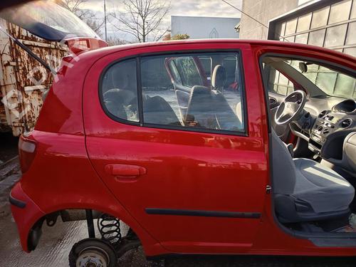 Dør højre bagtil Dør højre bagtil TOYOTA YARIS (_P1_) 1.3 (NCP10, SCP12_) (86 hp) 32762829 32762829