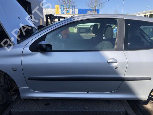 Used Left front door PEUGEOT 206 Hatchback (2A/C) 1.1 i (60 hp) 32733616