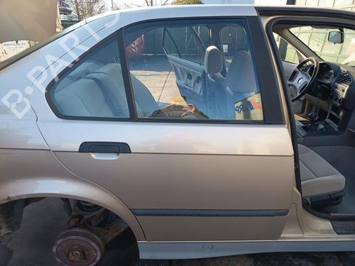 Used Right rear door Right rear door 33026912 33026912
