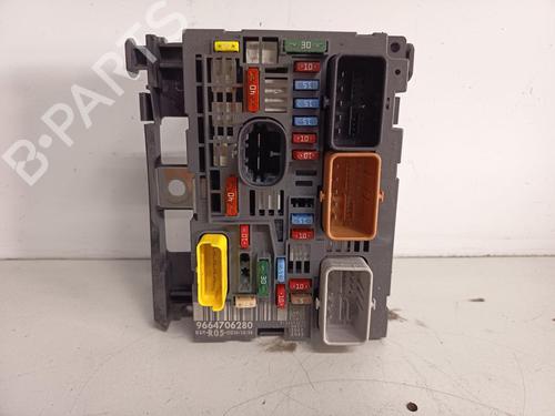 Used Fuse box CITROËN C4 Coupe (LA_) 1.4 16V (88 hp) 32761308