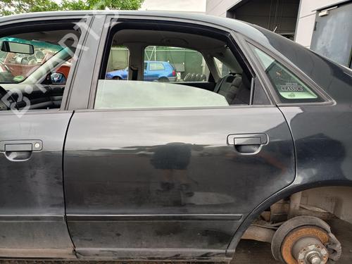 Puerta trasera izquierda Puerta trasera izquierda AUDI A4 B5 (8D2) 1.6 (100 hp) 37223646 37223646