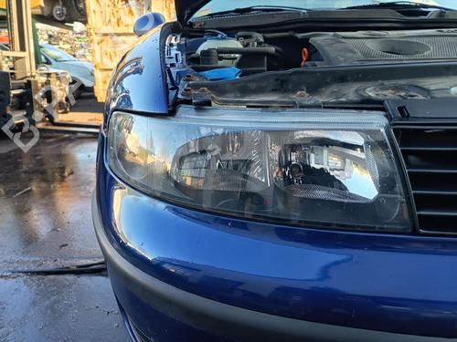 Used Right headlight Right headlight SEAT LEON (1M1) 1.6 16 V (105 hp) 32763017 32763017