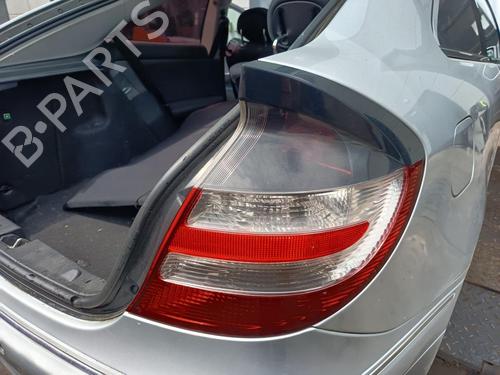 Farolim direito Farolim direito MERCEDES-BENZ C-CLASS (W203) C 200 CDI (203.007) (122 hp) 36676379 36676379