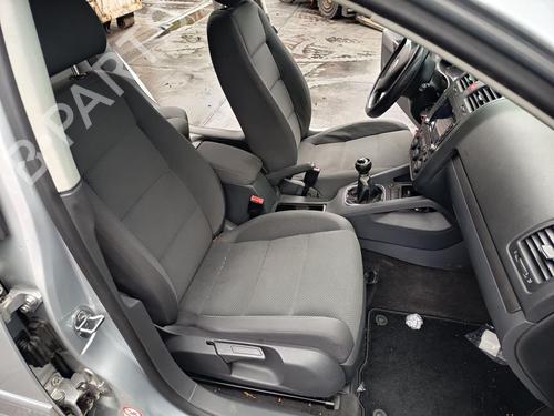 Sæde højre fortil VW GOLF V (1K1) 1.4 16V (75 hp) 32761812