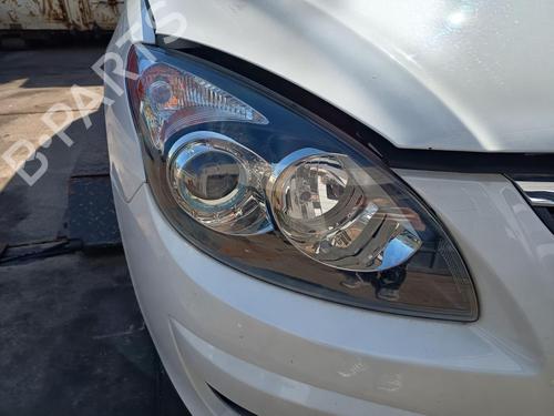Used Right headlight Right headlight HYUNDAI i30 Estate (FD) 1.4 (105 hp) 34252367 34252367