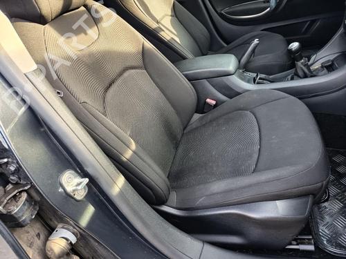 Used Right front seat Right front seat CITROËN C5 III Break (RW_) 1.8 i 16V (RW6FYC) (125 hp) 32762926 32762926