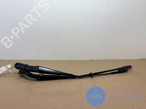 Used Front windshield wiper arm MERCEDES-BENZ A-CLASS (W169) A 170 (169.032, 169.332) (116 hp) 26924250