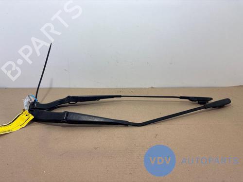 Used Front windshield wiper arm MERCEDES-BENZ A-CLASS (W169) A 170 (169.032, 169.332) (116 hp) 26922464