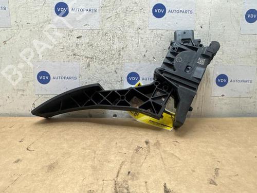 pedal-mercedes-benz-cla-shooting-brake-x118-2019-38836327 main image