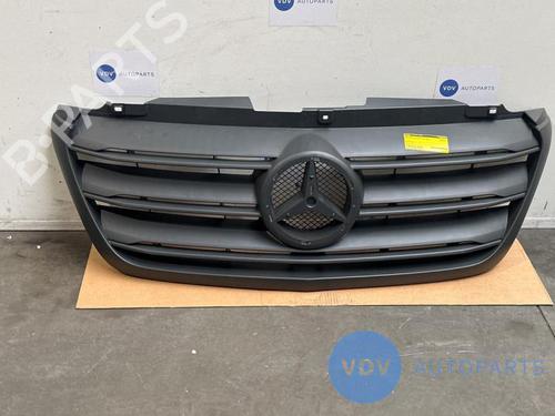 Used Grille MERCEDES-BENZ SPRINTER 3,5-t Van (B907, B910) 314 CDI RWD (907.631, 907.633, 907.635, 907.637) (143 hp) 25960772