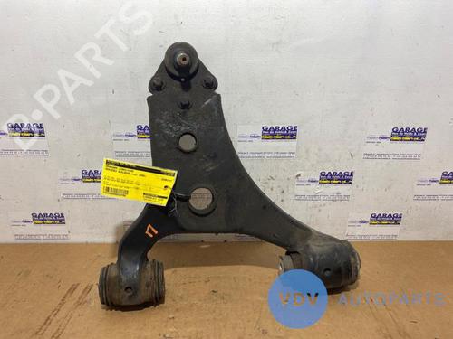 Used Left front suspension arm MERCEDES-BENZ A-CLASS (W169) A 150 (169.031, 169.331) (95 hp) 25953972