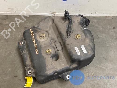 Used AdBlue tank MERCEDES-BENZ C-CLASS (W205) C 180 BlueTEC / d (205.036) (116 hp) 25956130