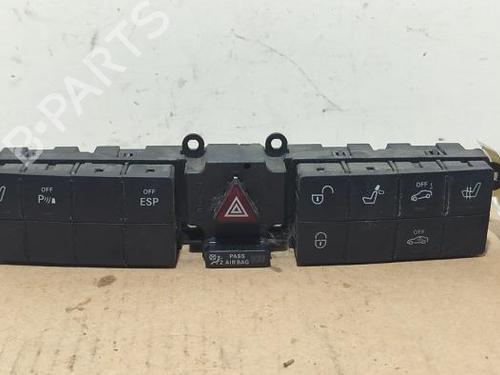 Bouton de warning Bouton de warning MERCEDES-BENZ CLK Convertible (A209) CLK 320 CDI (209.420) (224 hp) 39905292 39905292