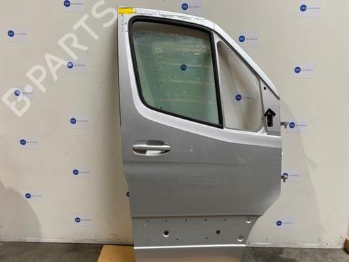 right-front-door-mercedes-benz-sprinter-35-t-van-b907-b910-2018-38841006 main image