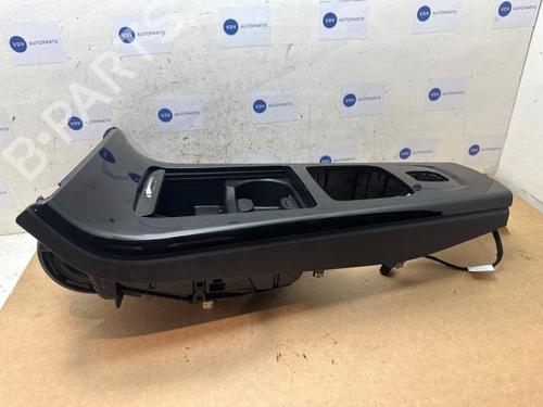 middle-console-mercedes-benz-cla-shooting-brake-x118-2019-38836328 main image
