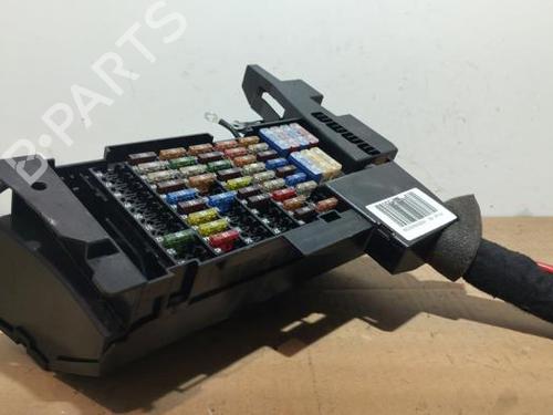 Used Fuse box Fuse box 39495218 39495218
