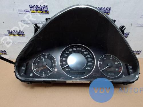 Used Display monitor MERCEDES-BENZ E-CLASS (W211) E 220 CDI (211.006) (150 hp) 25954535