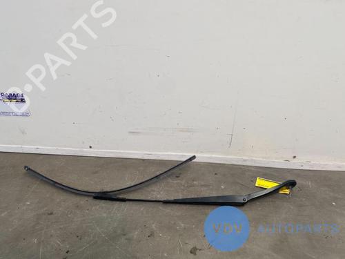 Used Front windshield wiper arm MERCEDES-BENZ B-CLASS Sports Tourer (W246, W242) B 200 (246.243) (156 hp) 25950447