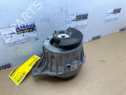 Used Engine mount Engine mount MERCEDES-BENZ C-CLASS T-Model (S205) C 200 BlueTEC / d (205.237) (136 hp) 38842534 38842534