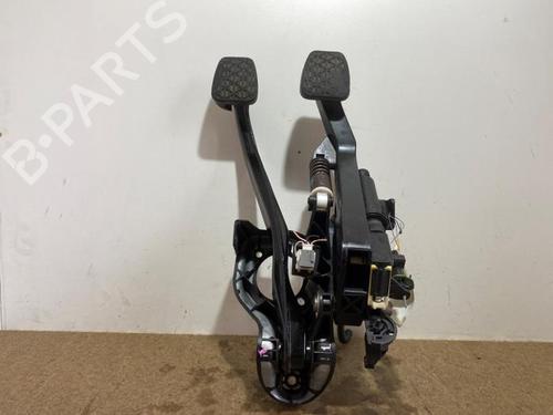 break-pedal-mercedes-benz-c-class-w204-2007-2008-2009-2010-2011-2012-2013-2014-2015-38817494 main image