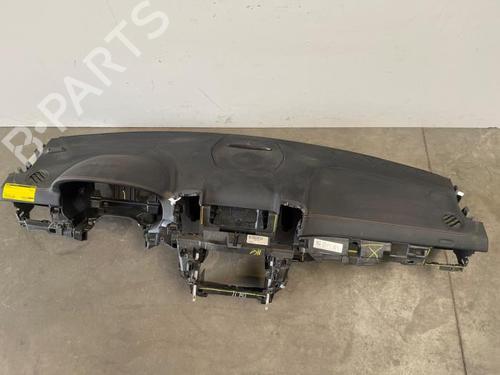 dashboard-mercedes-benz-gle-coupe-c292-2015-2016-2017-2018-2019-38828117 main image