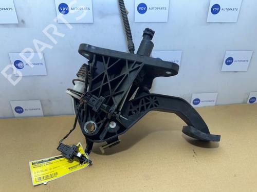 clutch-pedal-mercedes-benz-a-class-w176-2012-2013-2014-2015-2016-2017-2018-38841464 main image