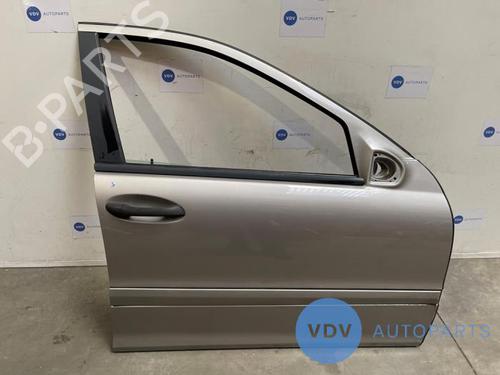 Used Right front door MERCEDES-BENZ C-CLASS (W203) C 220 CDI (203.008) (150 hp) 27333044