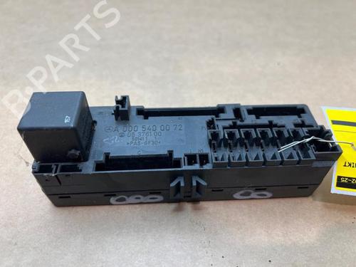 Used Fuse box Fuse box 38831664 38831664