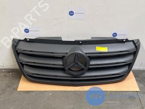 Used Grille MERCEDES-BENZ SPRINTER 3,5-t Van (B907, B910) 314 CDI RWD (907.631, 907.633, 907.635, 907.637) (143 hp) 25960770