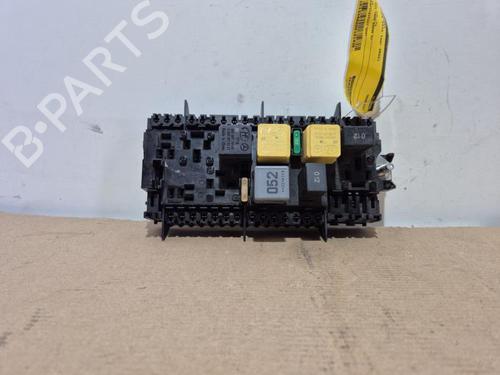 Used Fuse box Fuse box 39064574 39064574