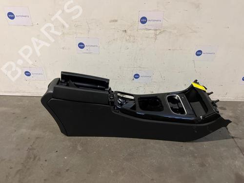 middle-console-mercedes-benz-a-class-w177-2018-38835550 main image
