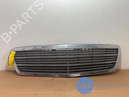 Grill MERCEDES-BENZ C-CLASS (W203) C 200 CDI (203.004) (116 hp) 27459457