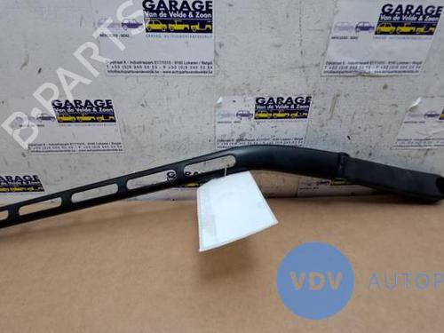 Used Front windshield wiper arm MERCEDES-BENZ CLK (C209) CLK 200 Kompressor (209.342) (163 hp) 25958893