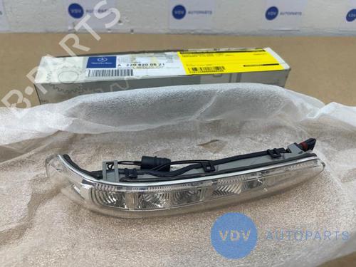 Used Left front indicator MERCEDES-BENZ S-CLASS (W220) S 320 CDI (220.025, 220.125) (204 hp) 25965032