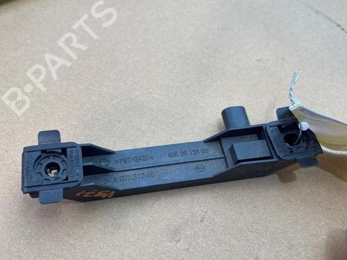 antennabase-mercedes-benz-gla-h247-2020-38829171 main image