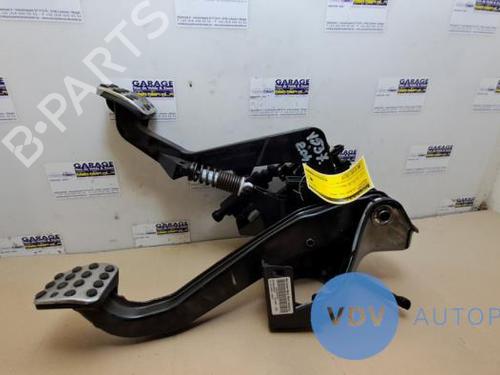Used Break pedal MERCEDES-BENZ C-CLASS (W204) C 180 CGI (204.049) (156 hp) 25958686