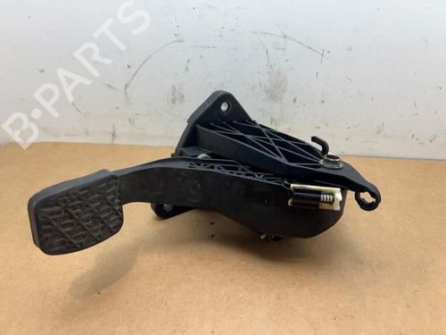 clutch-pedal-mercedes-benz-cla-coupe-c117-2013-2014-2015-2016-2017-2018-2019-38819461 main image